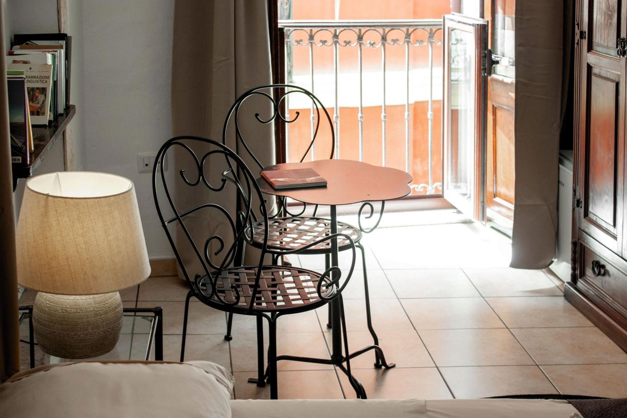 Castello'S Rooms กาญารี ภายนอก รูปภาพ