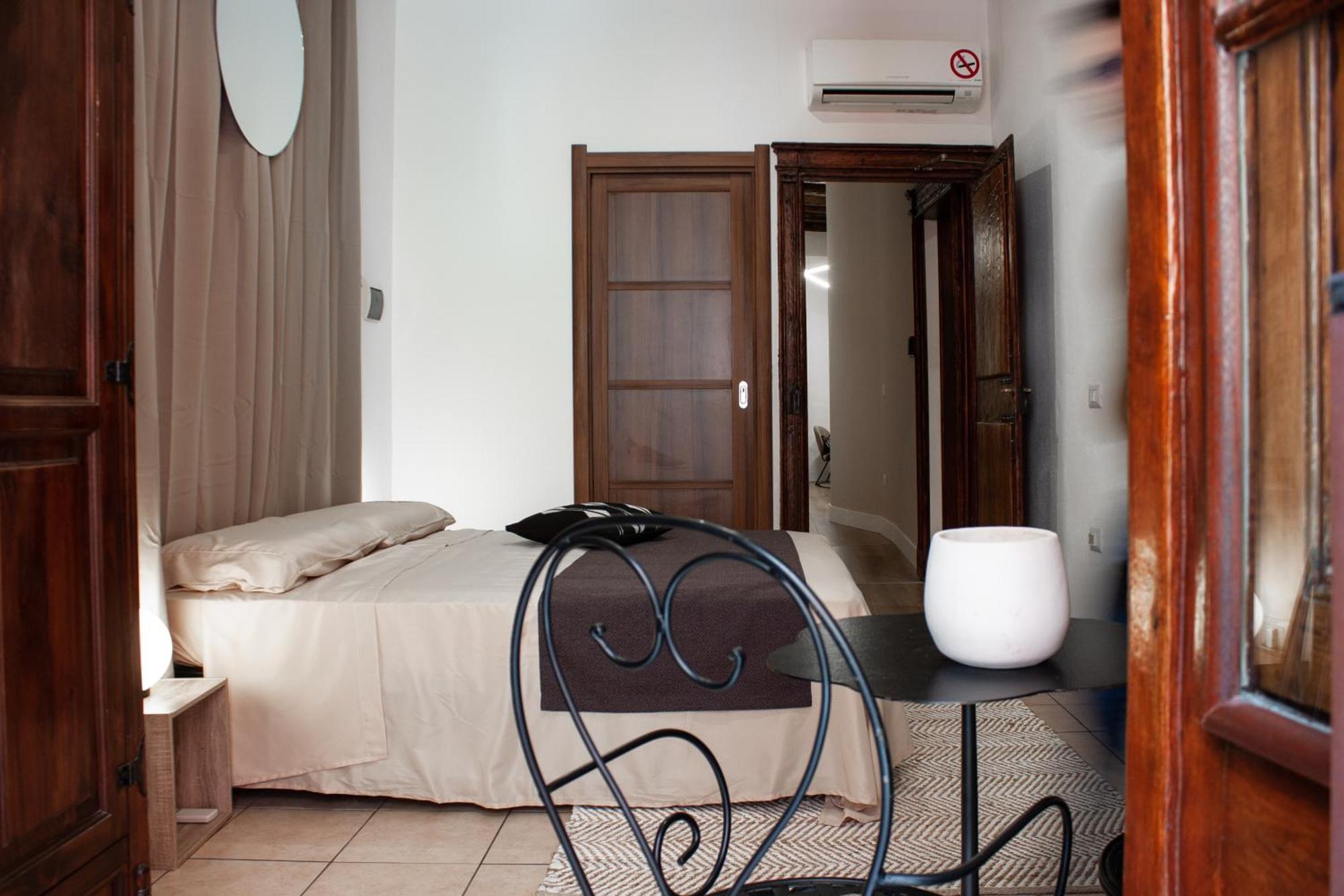 Castello'S Rooms กาญารี ภายนอก รูปภาพ