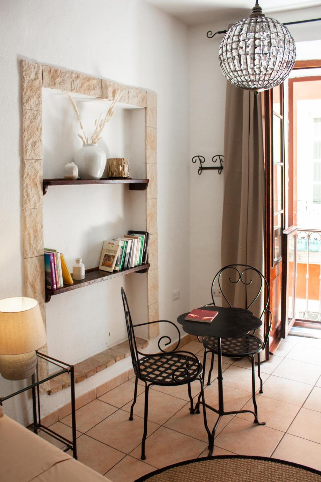 Castello'S Rooms กาญารี ภายนอก รูปภาพ